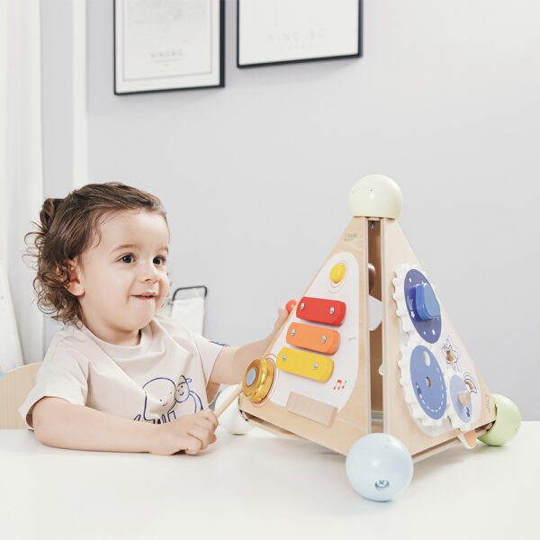 Classic World Pyramid Activity Box - Image 3