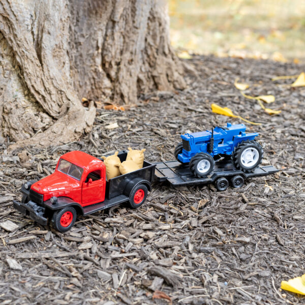 1:32 Dodge Vintage Truck and Farm Tractor Set - Image 3